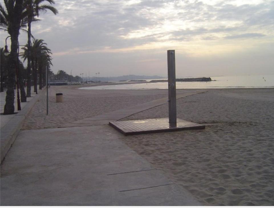 Apartamento En Segunda Linea De Mar, Wifi & A.C Cubelles Esterno foto